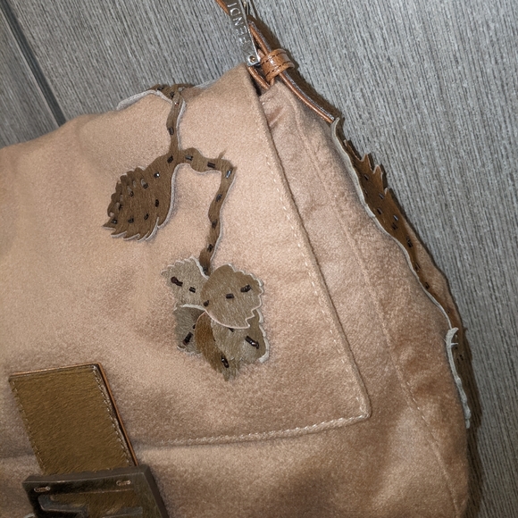 ๐Rare FENDI Beaded Cashmere Wool Hobo Bag๐ - Picture 10 of 14